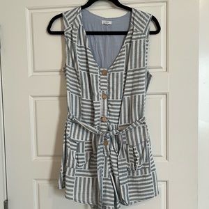 LUCCA BLUE AND WHITE ROMPER WITH BUTTONS AND TIE WAIST SIZE M